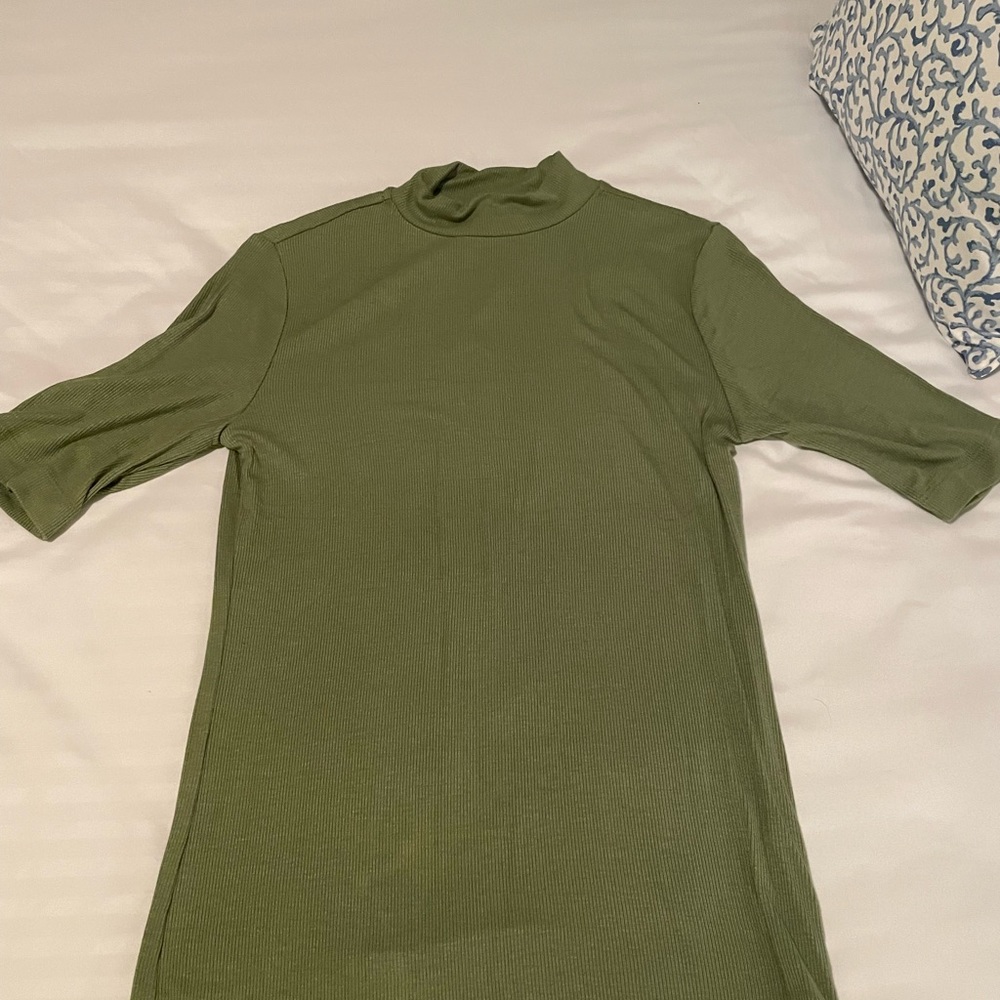 Short sleeve green mock turtleneck.